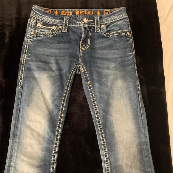 Woman’s Rock Revival jeans - Picture 2 of 2